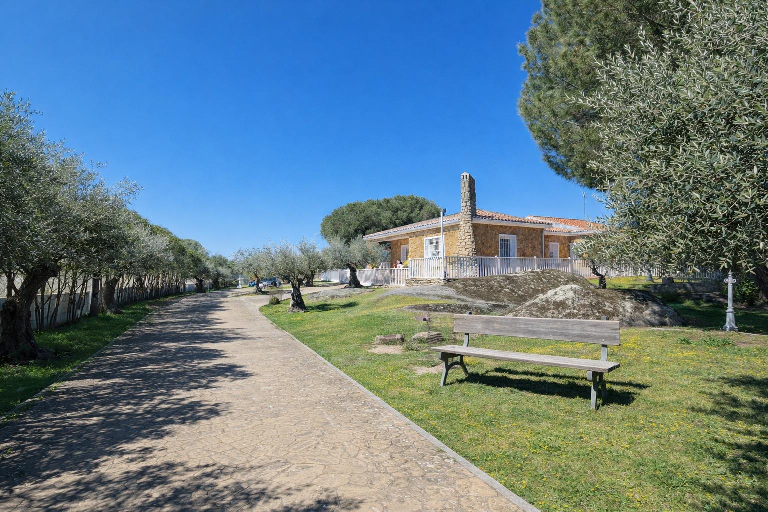 Imagen 35 Casa Aislada en venta en Malpartida De Cáceres / Urbanización Las Arenas 