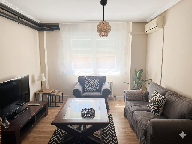 Imagen 1 Inmueble 302049 - Apartamento en alquiler en Cáceres / Muy cerca del Centro