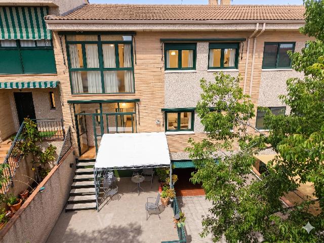 Imagen 1 Inmueble 303154 - Casa Adosada en venta en Cáceres / Zona de Montesol