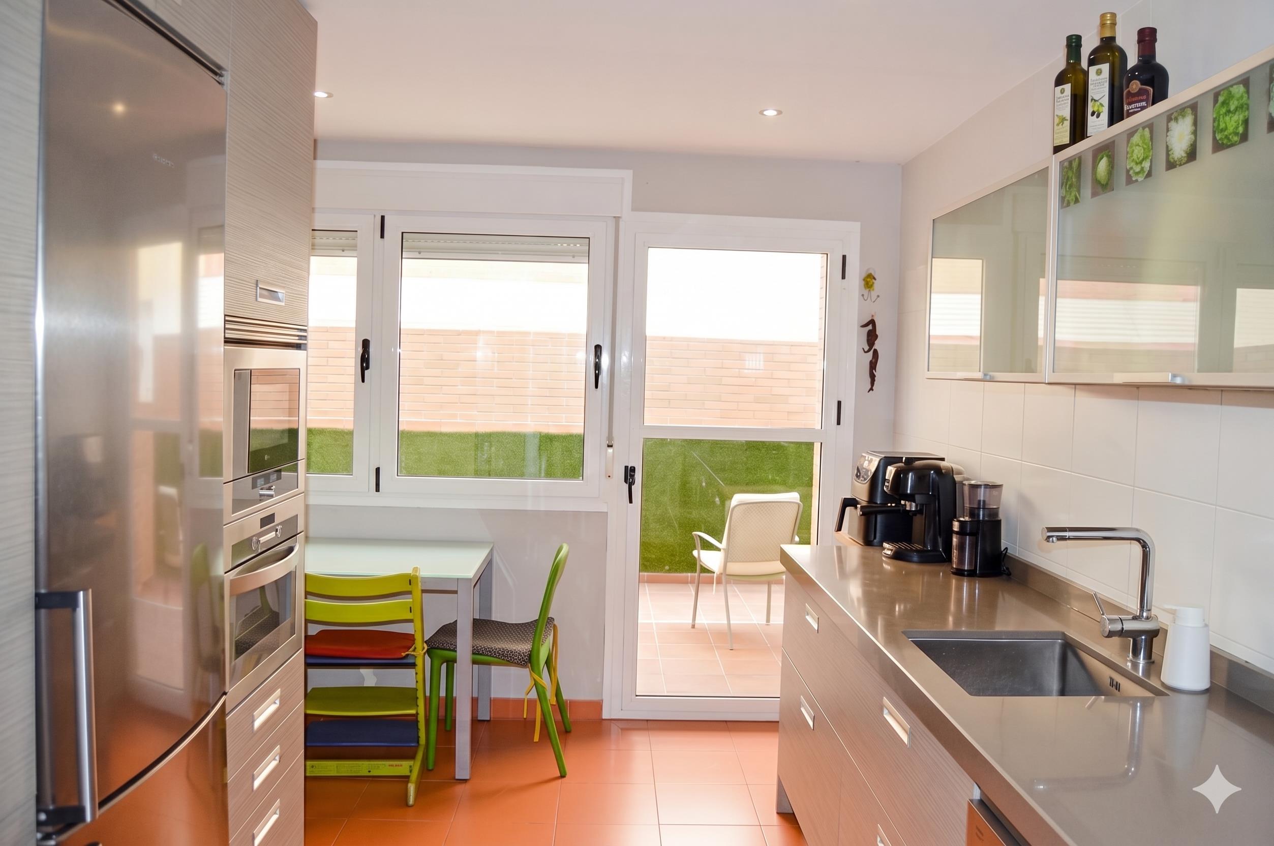 Imagen 6 Casa Adosada en venta en Cáceres / Zona de Montesol