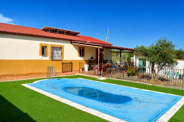 Imagen 1 Inmueble 303728 - Casa Rústica en venta en Alcuéscar / Piscina de Alcuescar