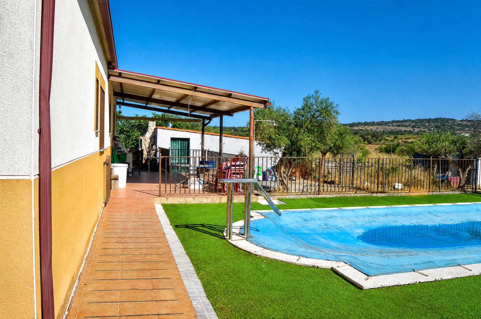 Imagen 41 Casa Rústica en venta en Alcuéscar / Piscina de Alcuescar