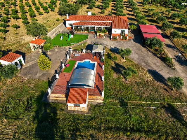 Imagen 1 Inmueble 304772 - Casa Rústica en venta en Alcuéscar / Cruce de las herrerias 