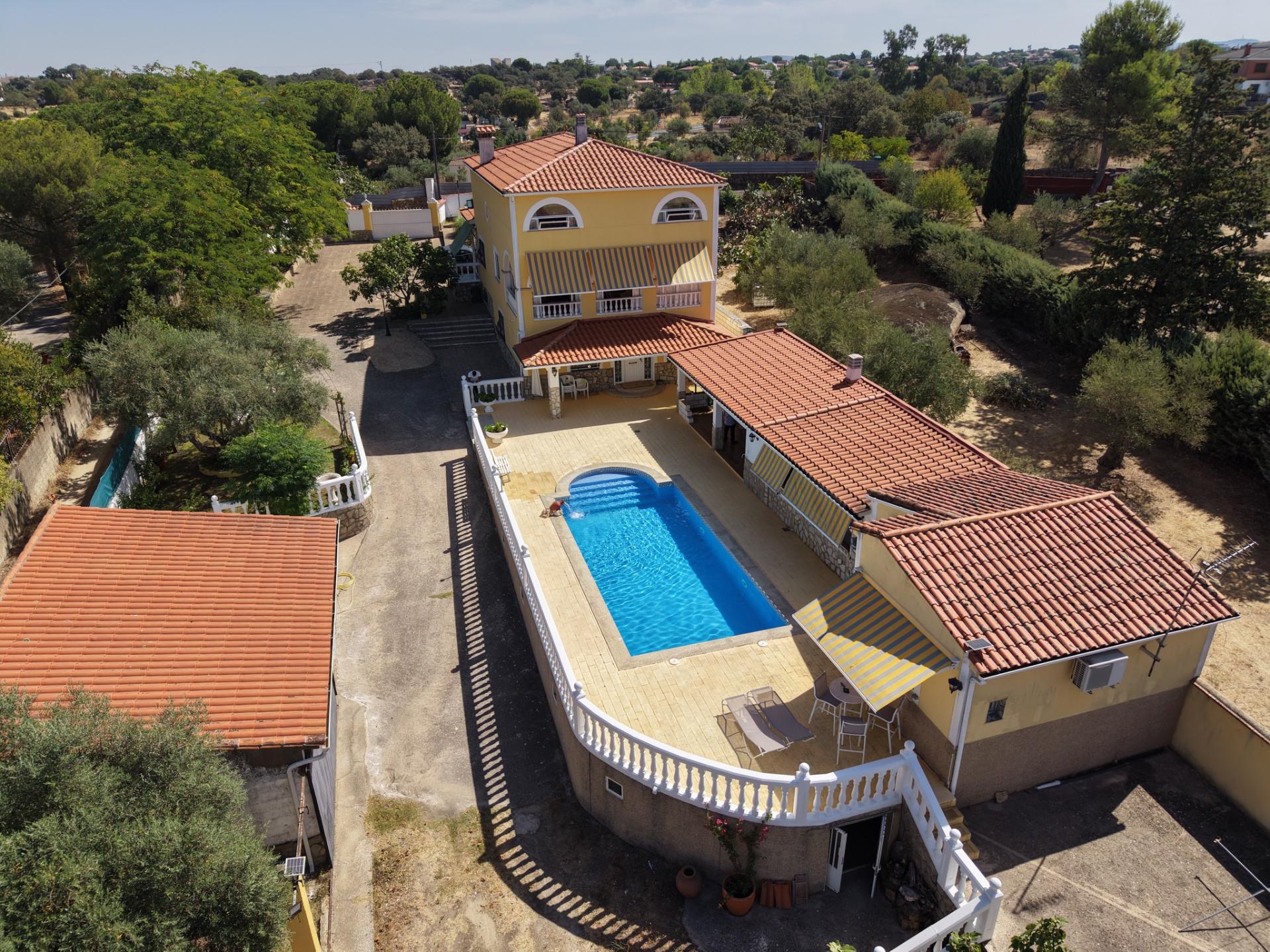 Imagen 1 Casa en venta en Malpartida De Cáceres / Urbanización Las Arenas 