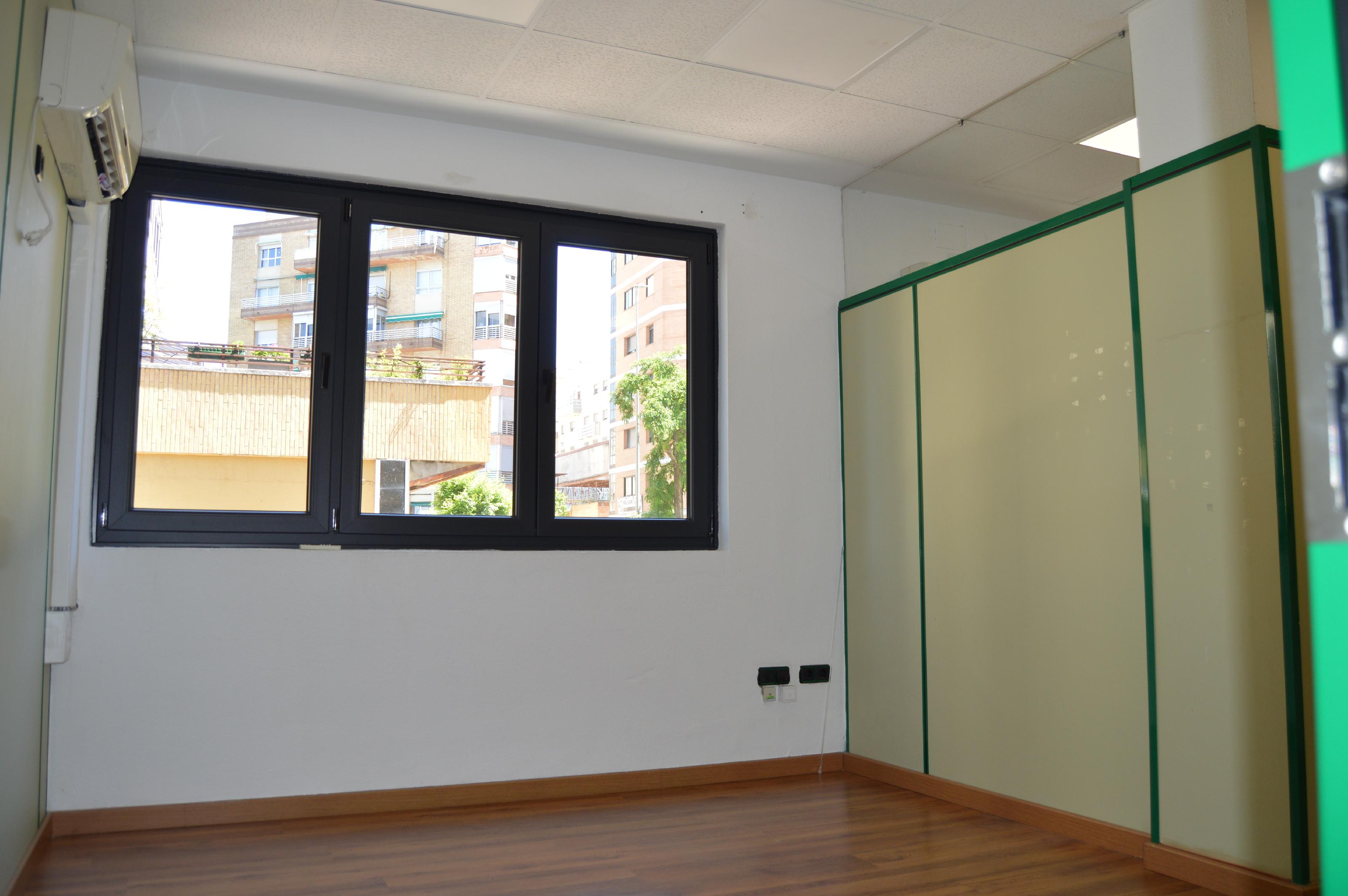 Imagen 8 Oficina Comercial en venta en Cáceres / Zona de Múltiples