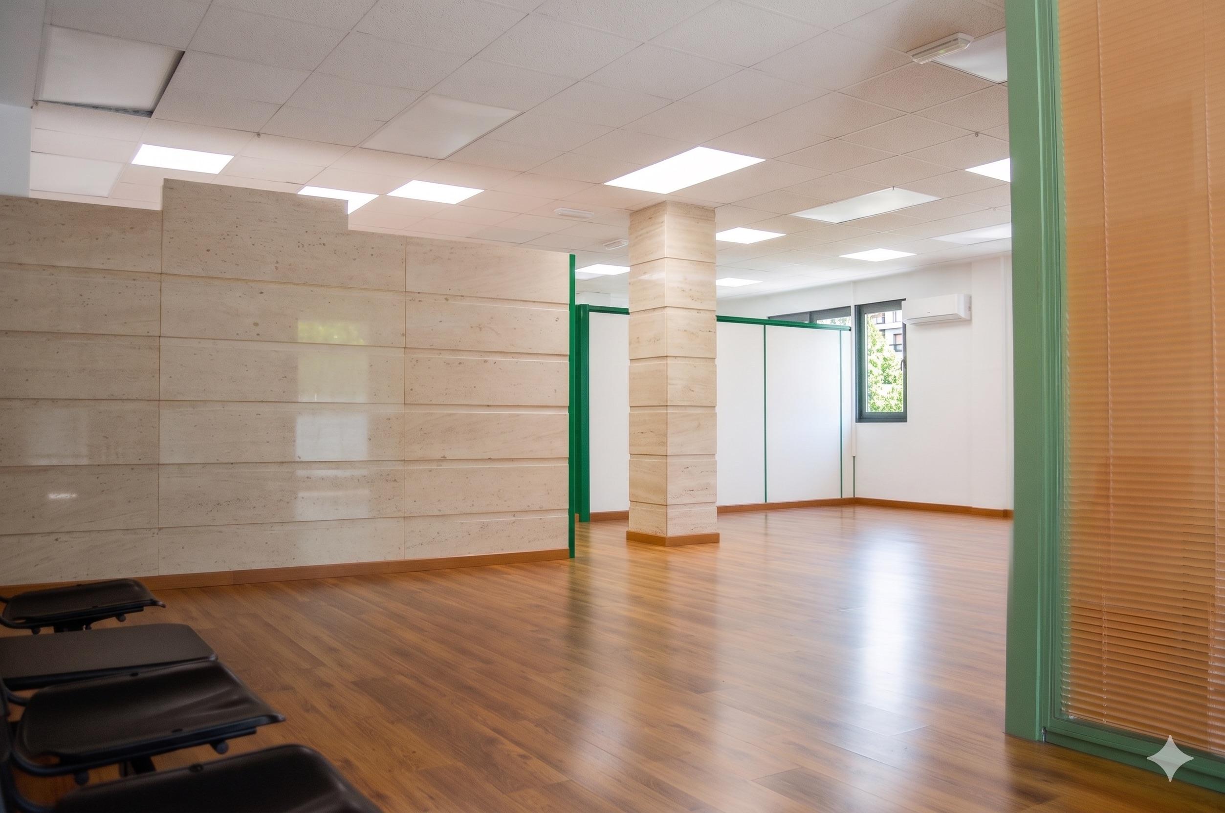 Imagen 1 Oficina Comercial en venta en Cáceres / Zona de Múltiples