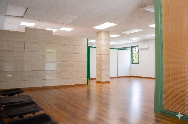 Imagen 1 Inmueble 304831 - Oficina Comercial en venta en Cáceres / Zona de Múltiples