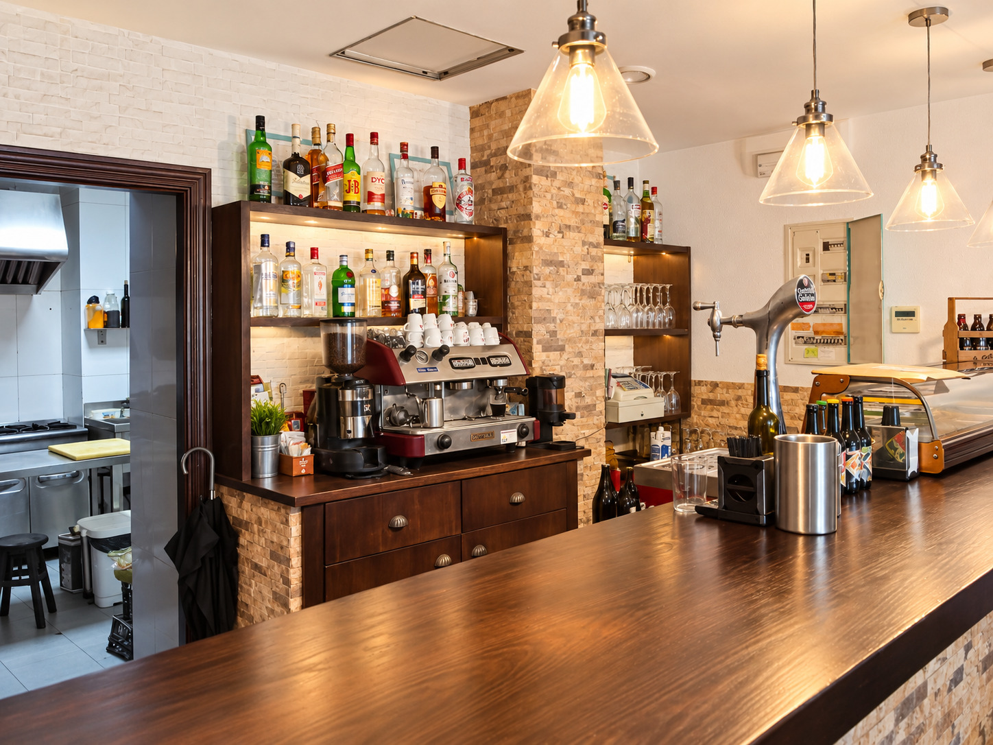 Imagen 3 Local Comercial en venta en Cáceres / Junto a Plaza Mayor de Cáceres