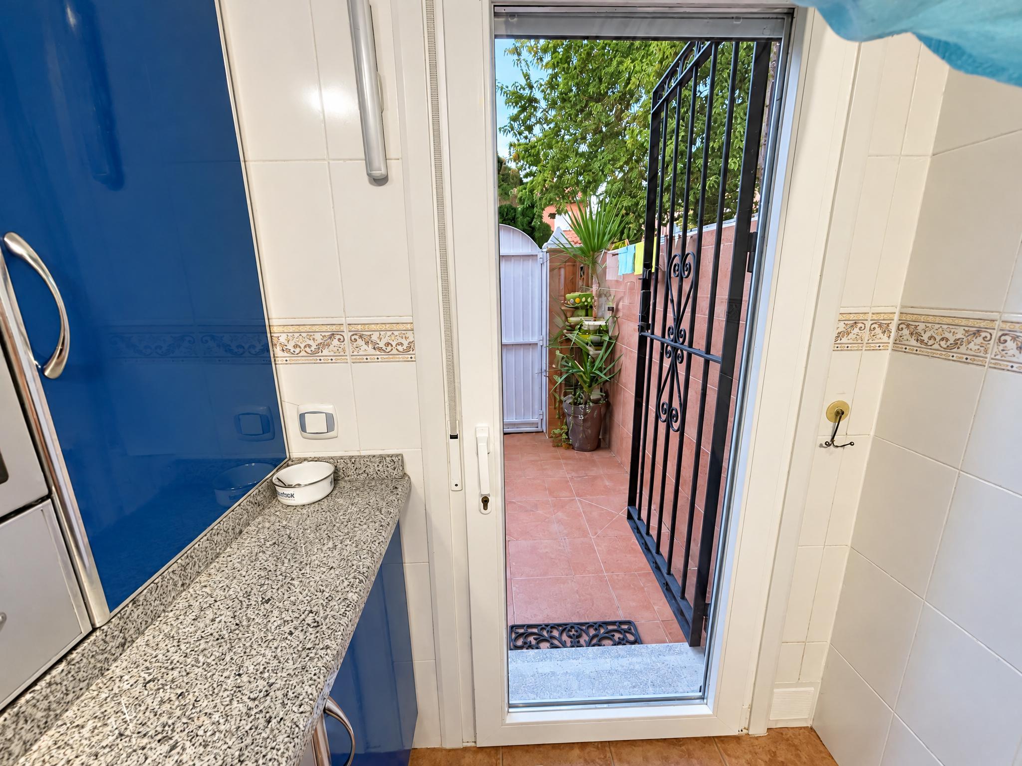 Imagen 7 Casa Adosada en venta en Cáceres / Zona residencial Gredos