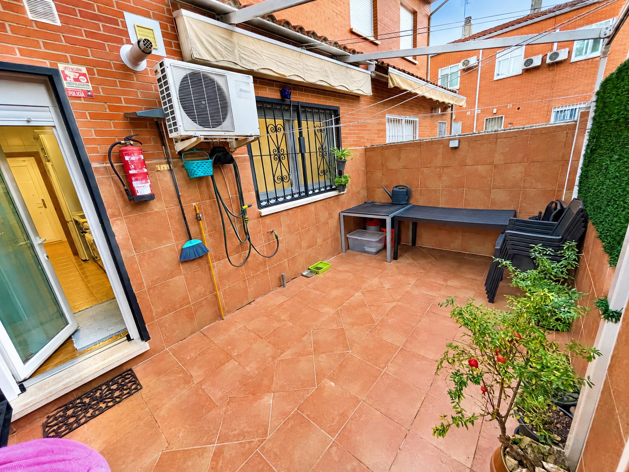 Imagen 4 Casa Adosada en venta en Cáceres / Zona residencial Gredos
