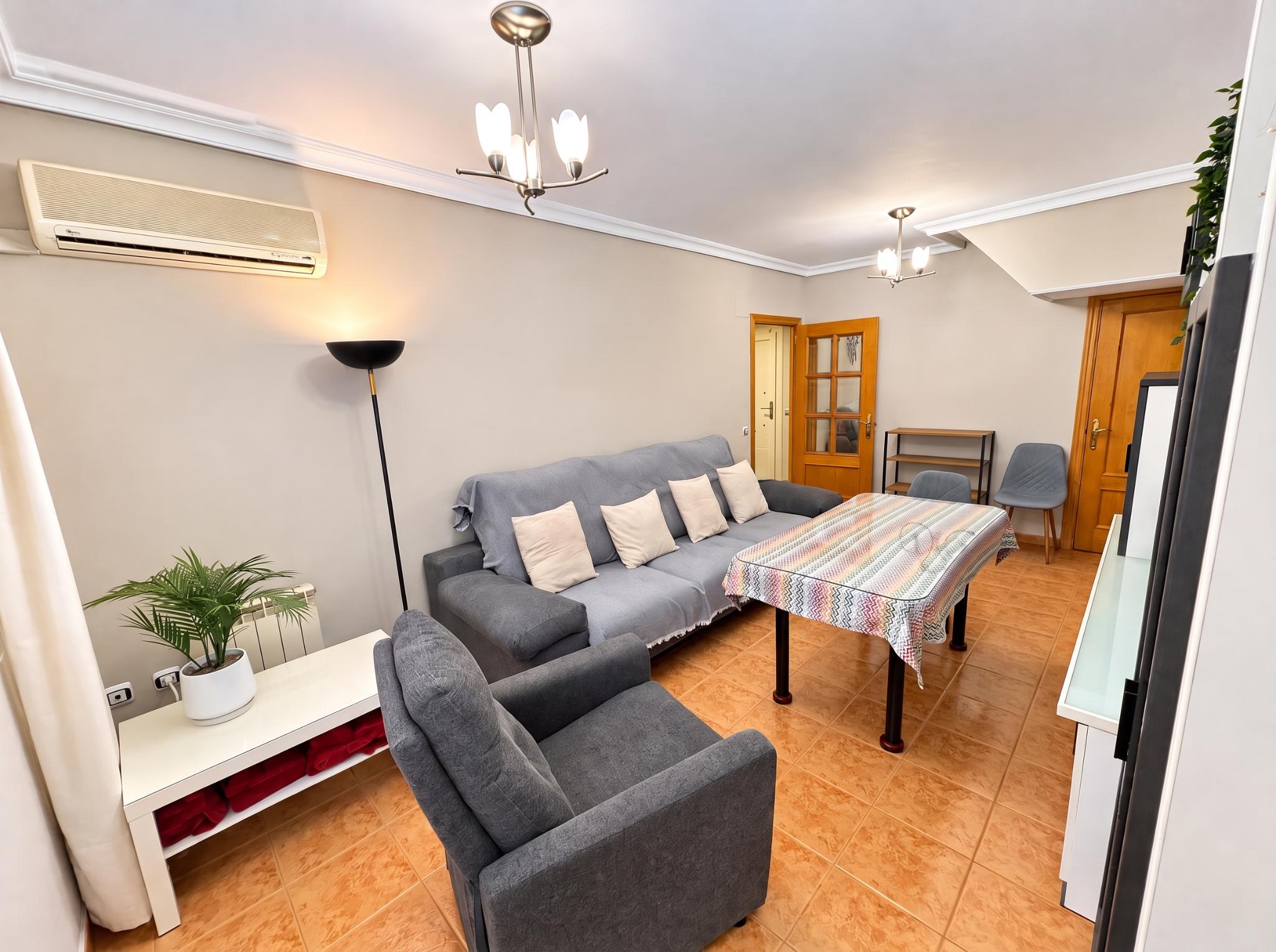 Imagen 1 Casa Adosada en venta en Cáceres / Zona residencial Gredos