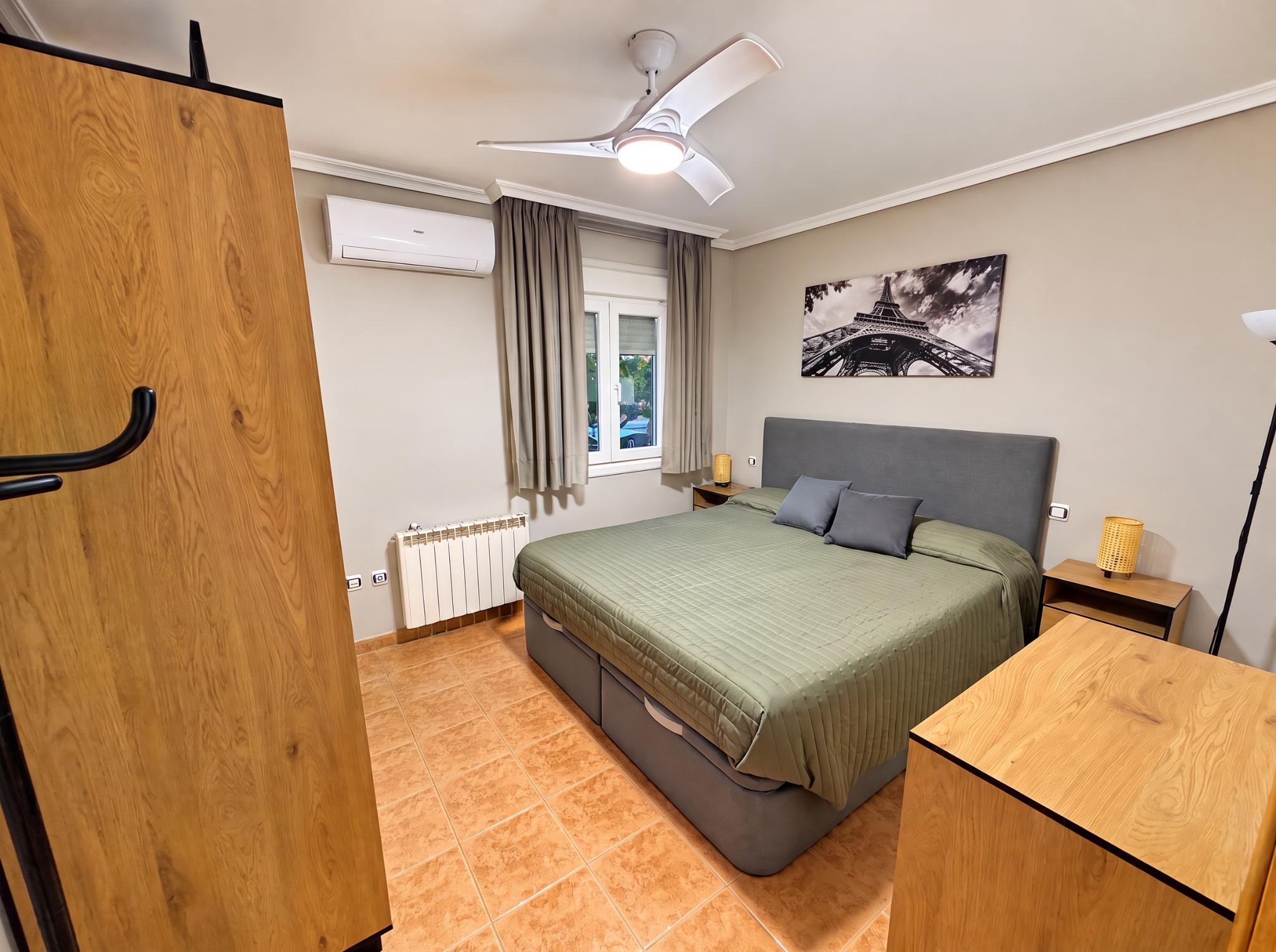 Imagen 20 Casa Adosada en venta en Cáceres / Zona residencial Gredos
