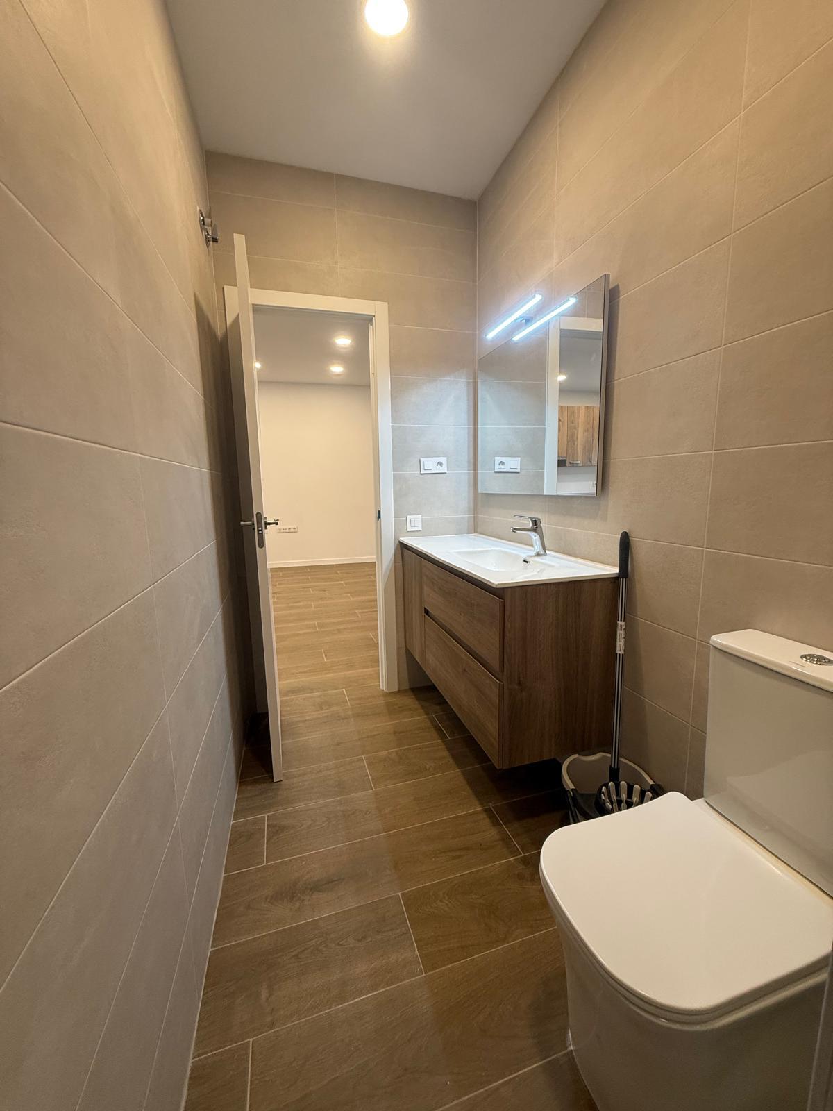 Imagen 5 Casa Adosada en venta en Guadalajara / A 2 minutos de la iglesia San Gines 