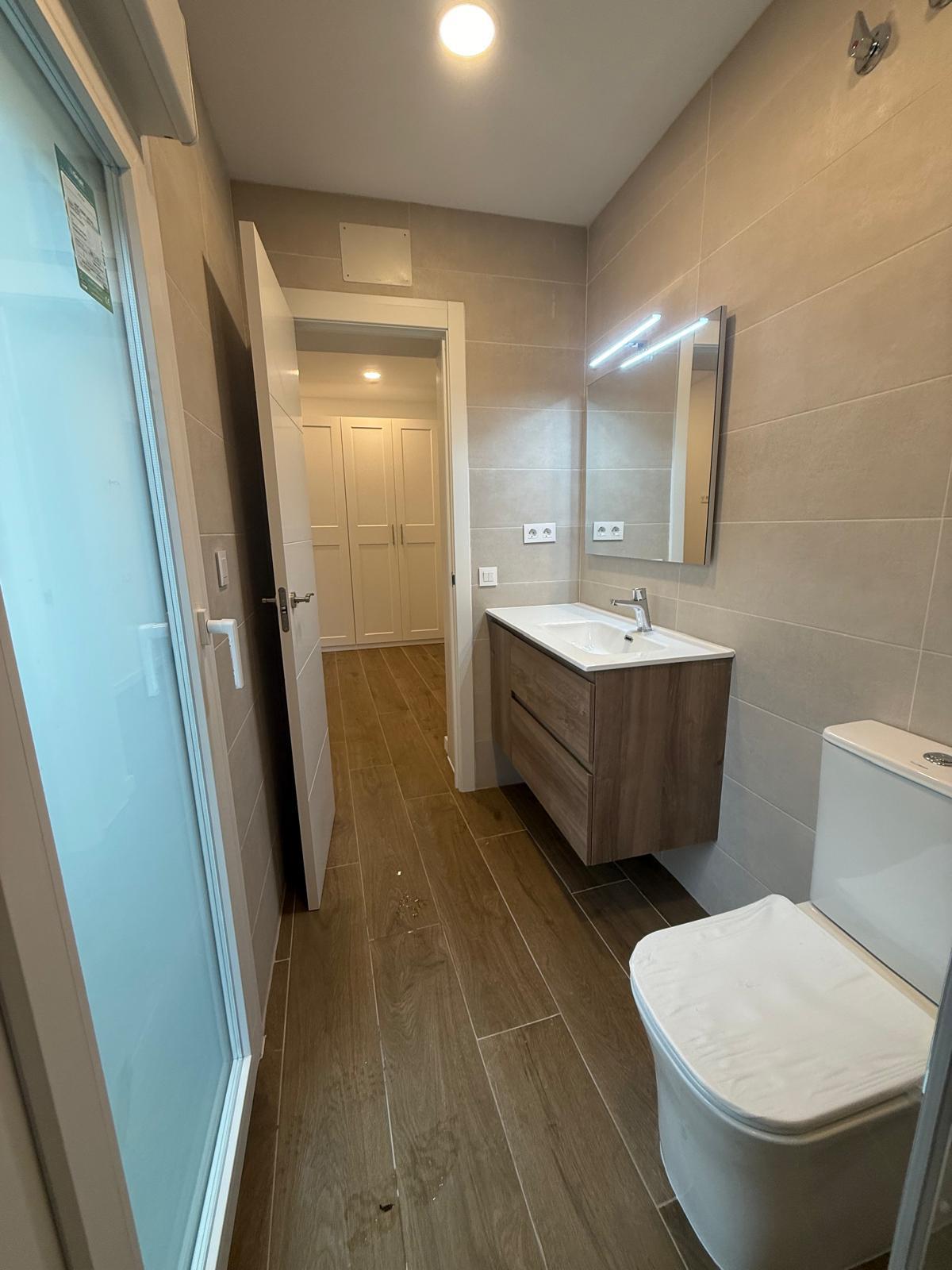 Imagen 12 Casa Adosada en venta en Guadalajara / A 2 minutos de la iglesia San Gines 