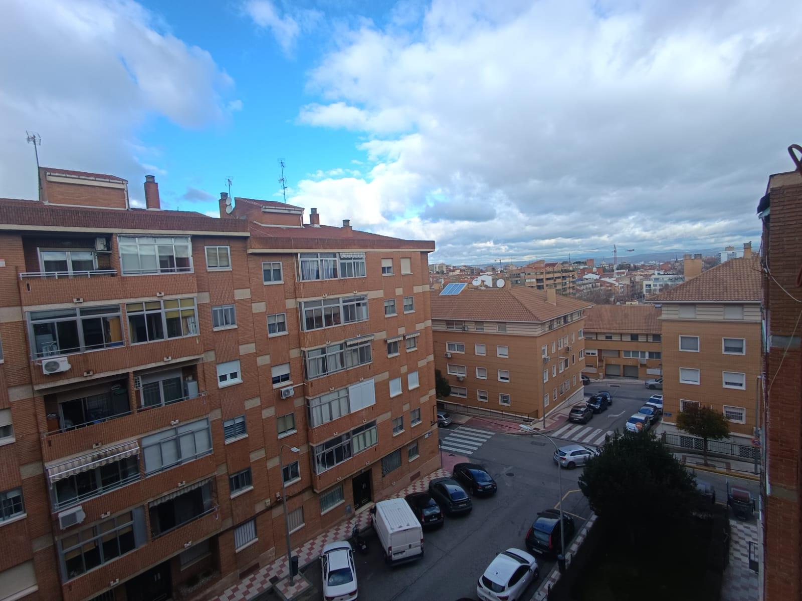 Imagen 1 Piso en venta en Guadalajara / A 2 mintiuos del centro de Salud 1 Ferial