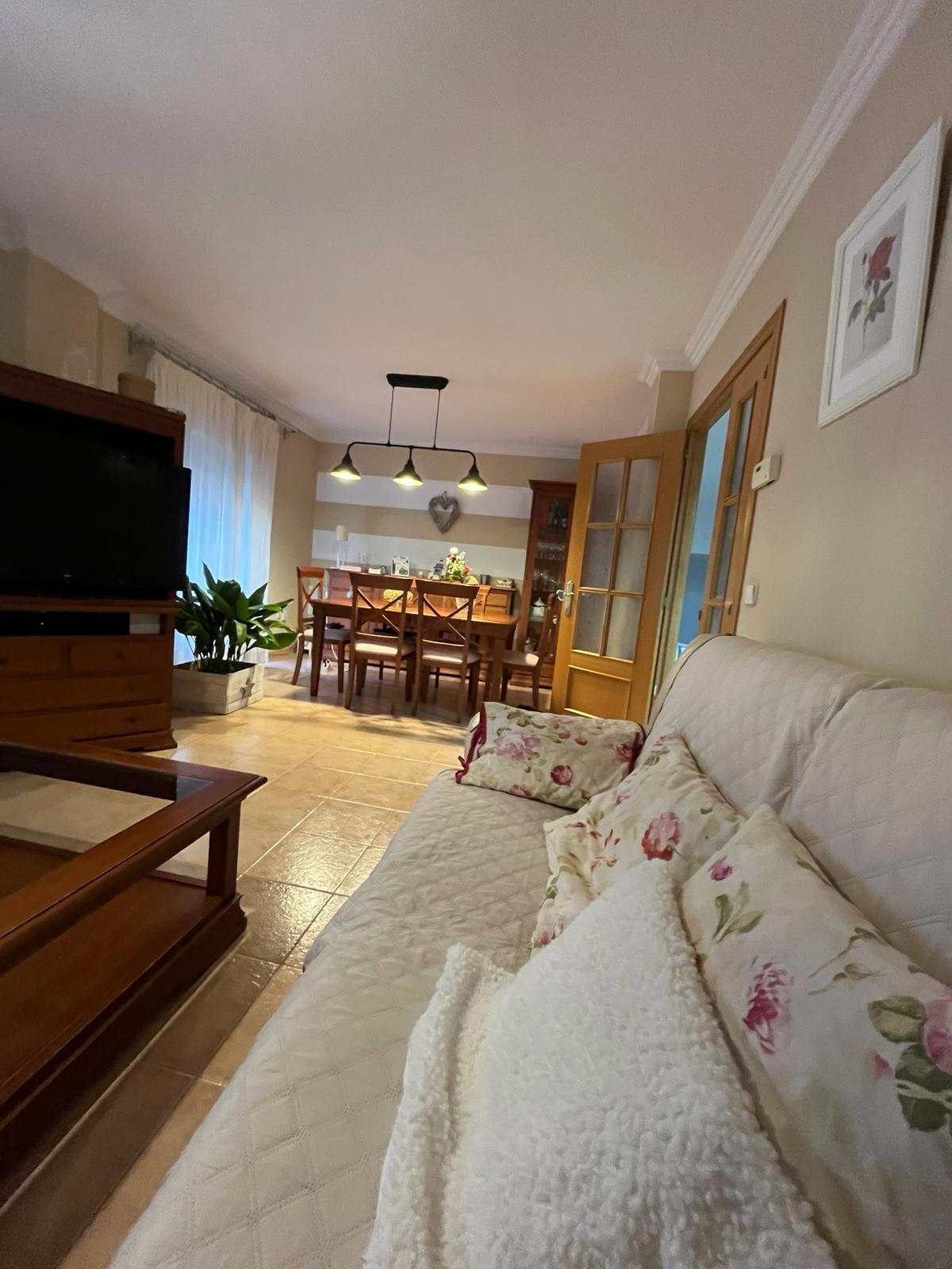 Imagen 1 Casa en venta en Azuqueca De Henares / A 3 minutos del parque del norte 