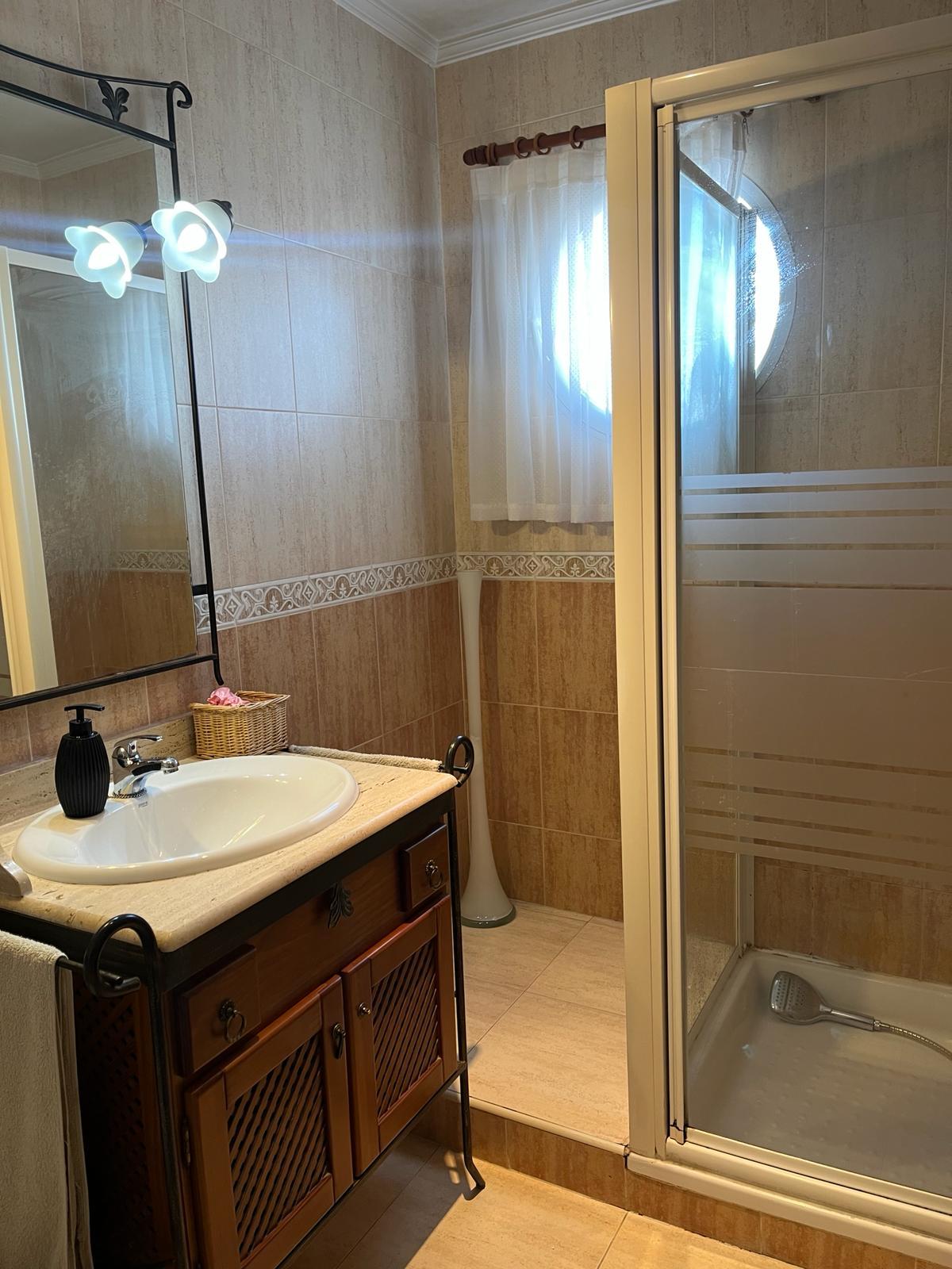 Imagen 7 Casa en venta en Azuqueca De Henares / A 3 minutos del parque del norte 