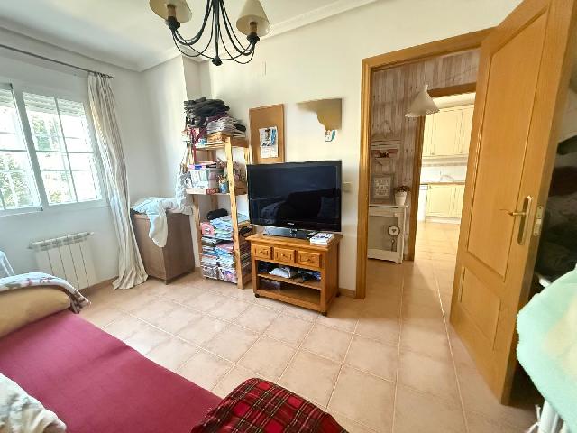 Imagen 4 Inmueble 300867 - Casa en venta en Azuqueca De Henares / A 3 minutos del parque del norte 