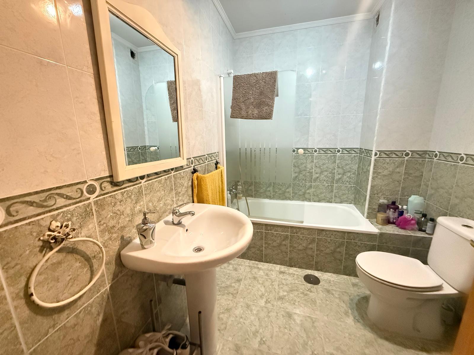 Imagen 12 Casa en venta en Azuqueca De Henares / A 3 minutos del parque del norte 