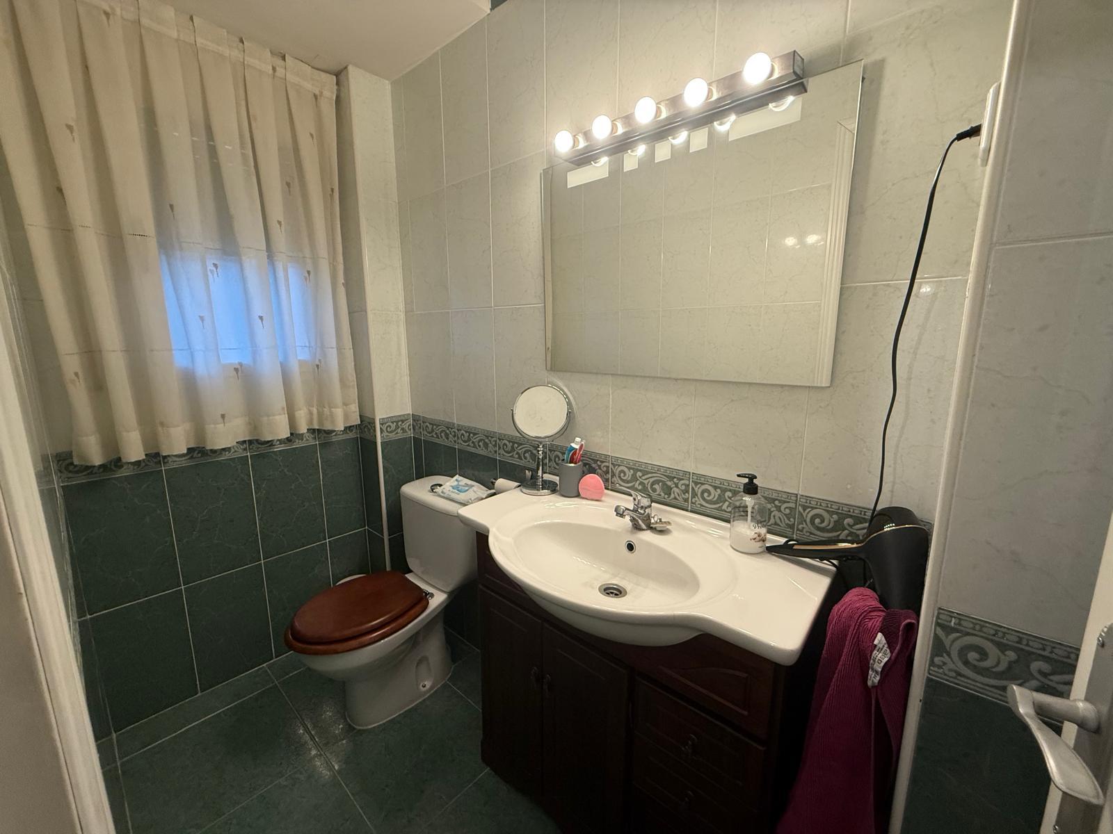 Imagen 5 Casa Adosada en venta en Azuqueca De Henares / A 5 minutos del centro de Azuqueca