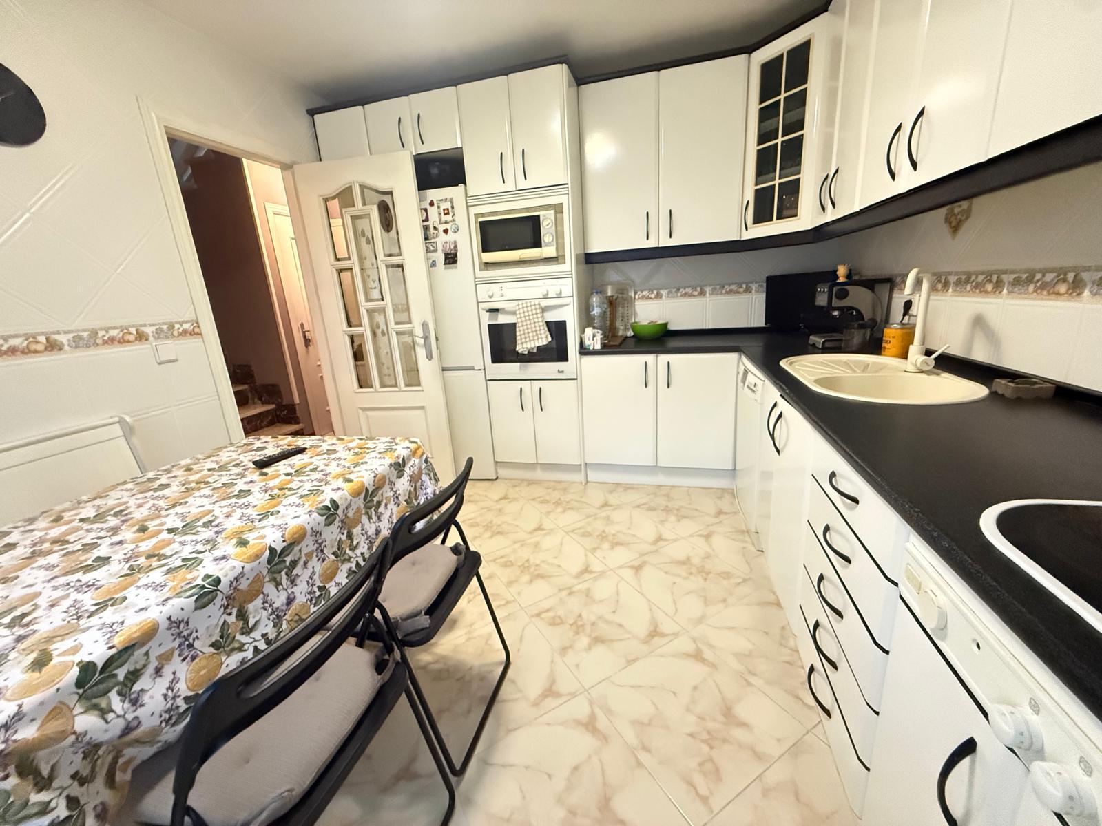 Imagen 1 Casa Adosada en venta en Azuqueca De Henares / A 5 minutos del centro de Azuqueca