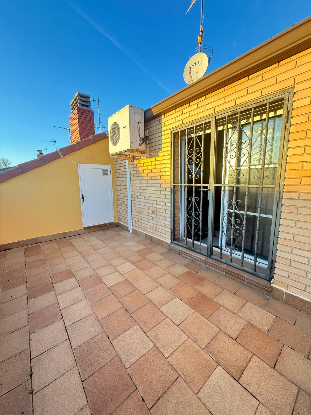Imagen 25 Casa Adosada en venta en Azuqueca De Henares / A 5 minutos del centro de Azuqueca