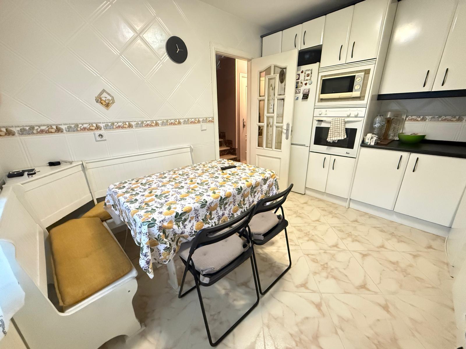 Imagen 2 Casa Adosada en venta en Azuqueca De Henares / A 5 minutos del centro de Azuqueca