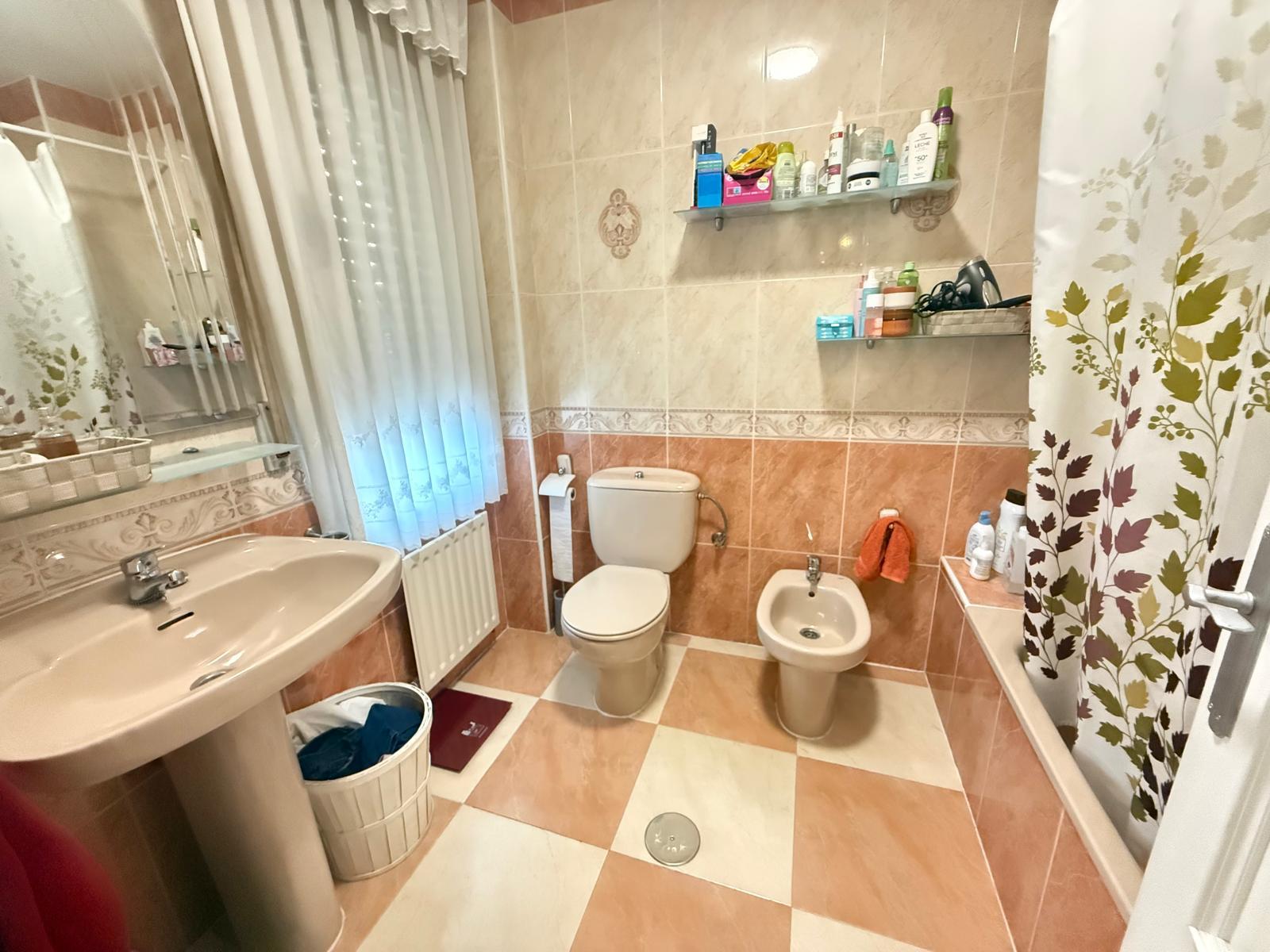 Imagen 19 Casa Adosada en venta en Azuqueca De Henares / A 5 minutos del centro de Azuqueca