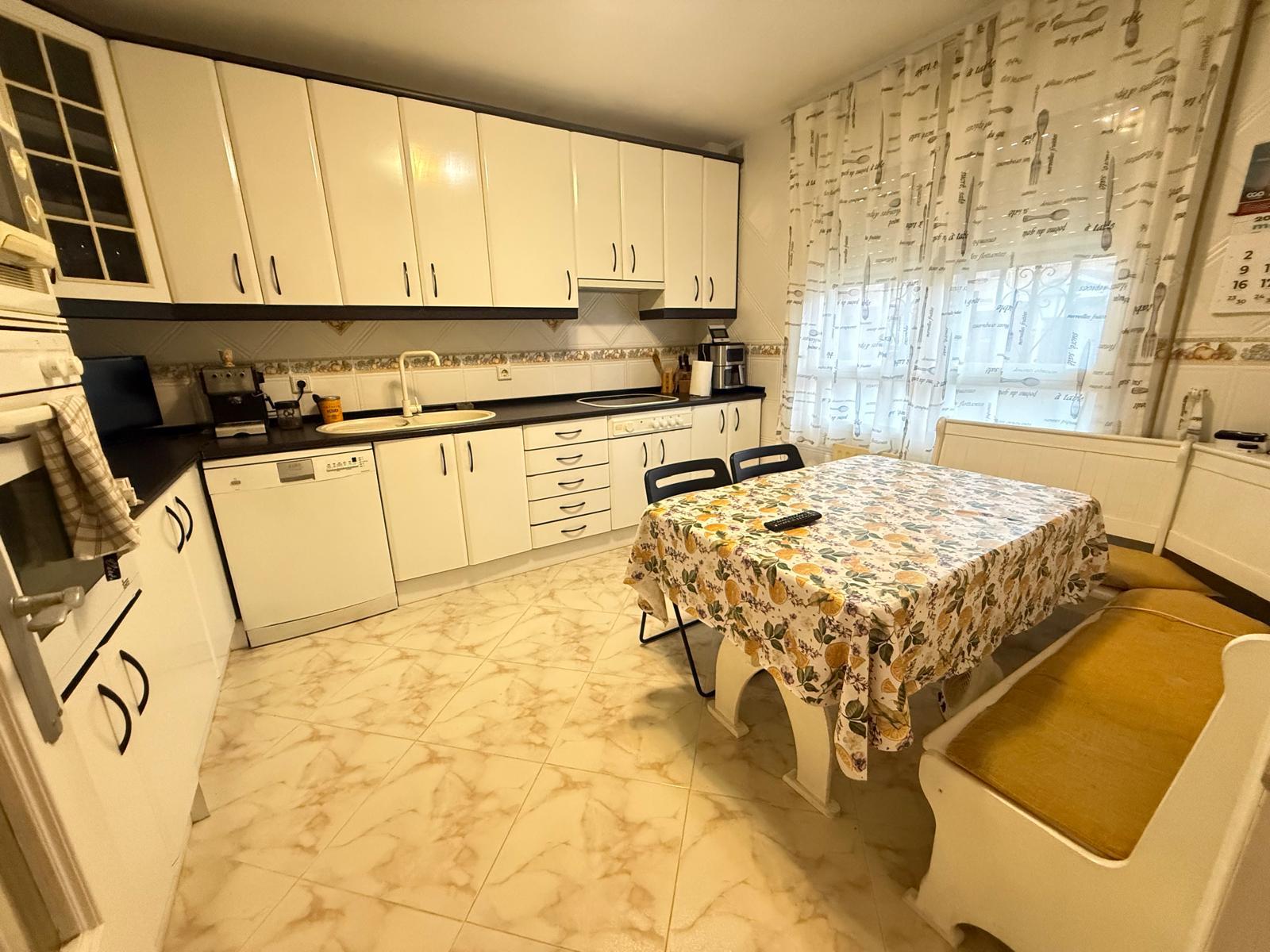 Imagen 3 Casa Adosada en venta en Azuqueca De Henares / A 5 minutos del centro de Azuqueca