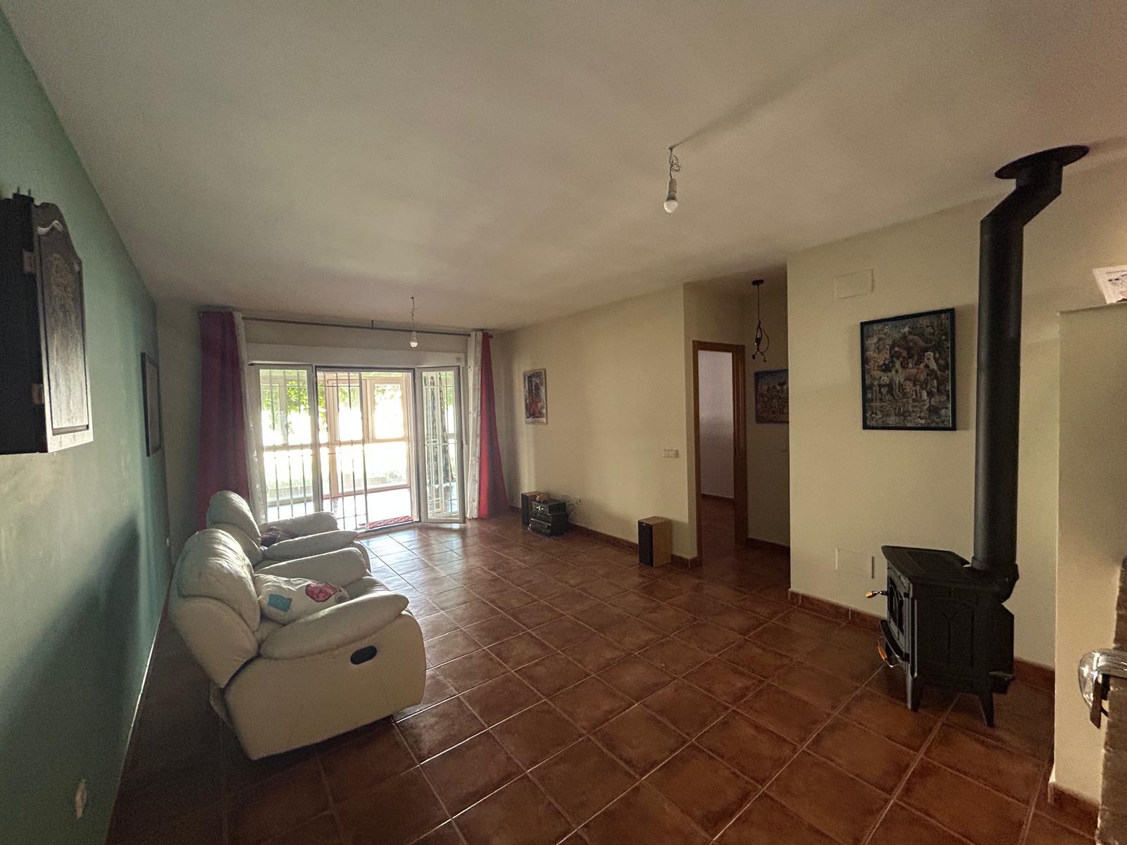Imagen 2 Casa Adosada en venta en Villanueva De La Torre / A 2 minutos del Pabellon Municipal