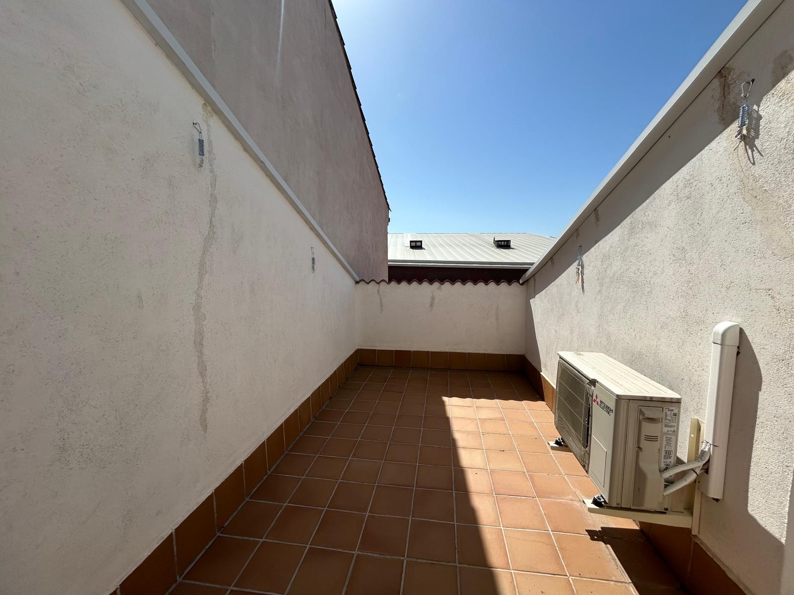 Imagen 13 Casa Adosada en venta en Villanueva De La Torre / A 2 minutos del Pabellon Municipal