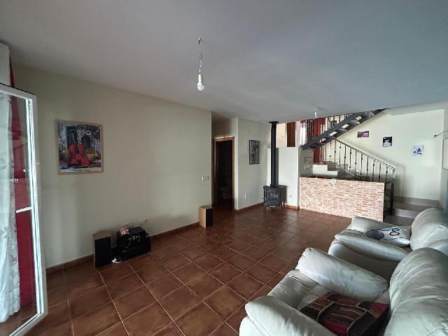 Imagen 4 Inmueble 303292 - Casa Adosada en venta en Villanueva De La Torre / A 2 minutos del Pabellon Municipal