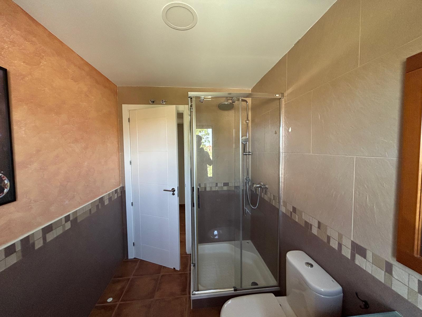 Imagen 17 Casa Adosada en venta en Villanueva De La Torre / A 2 minutos del Pabellon Municipal