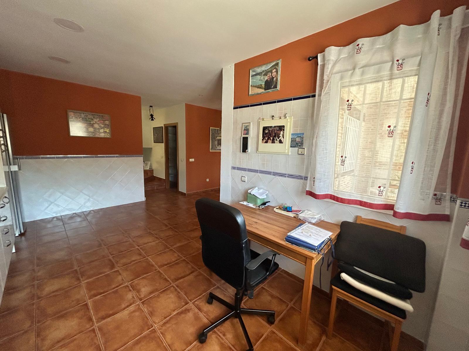 Imagen 8 Casa Adosada en venta en Villanueva De La Torre / A 2 minutos del Pabellon Municipal