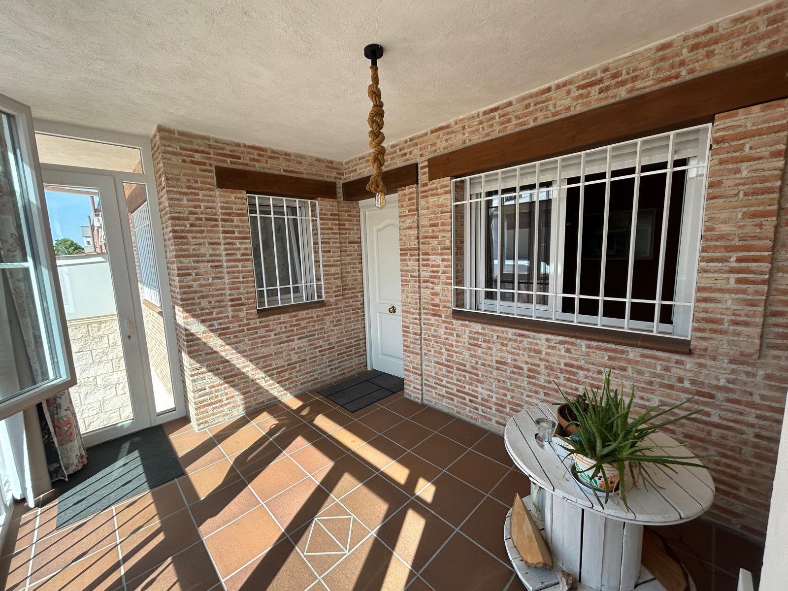Imagen 1 Casa Adosada en venta en Villanueva De La Torre / A 2 minutos del Pabellon Municipal