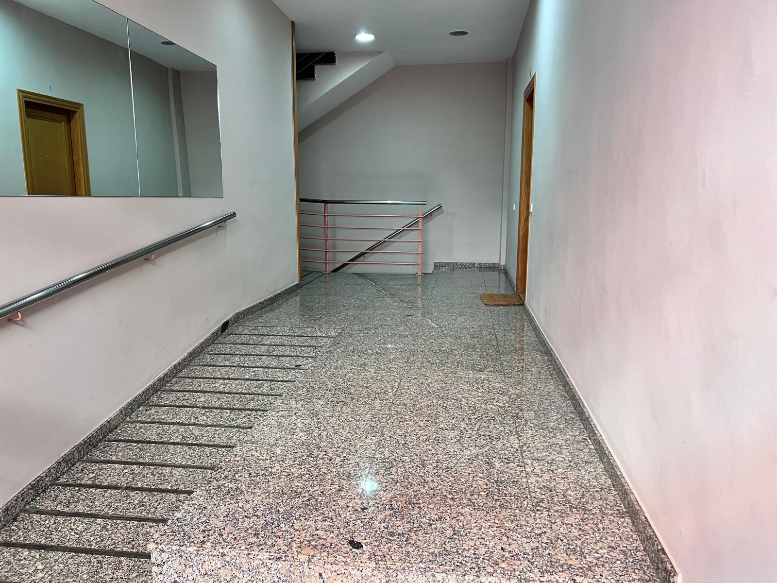 Imagen 12 Planta Baja en venta en Sant Joan Despí / Carrer Major - Colegio St Patricks  