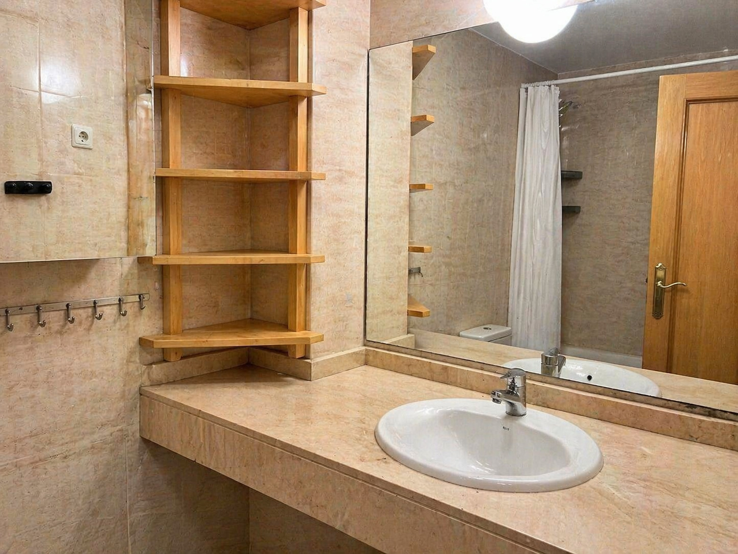 Imagen 13 Planta Baja en venta en Sant Joan Despí / Carrer Major - Colegio St Patricks  