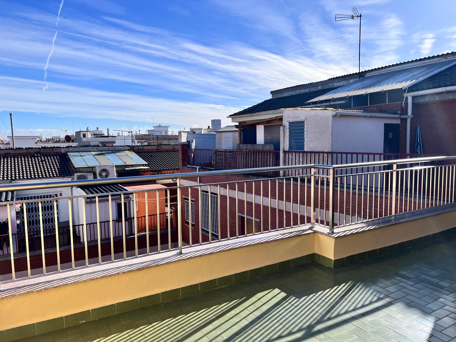 Imagen 1 Piso en venta en Prat De Llobregat El / Duplex  en el centro del Prat con 5 habitaciones 