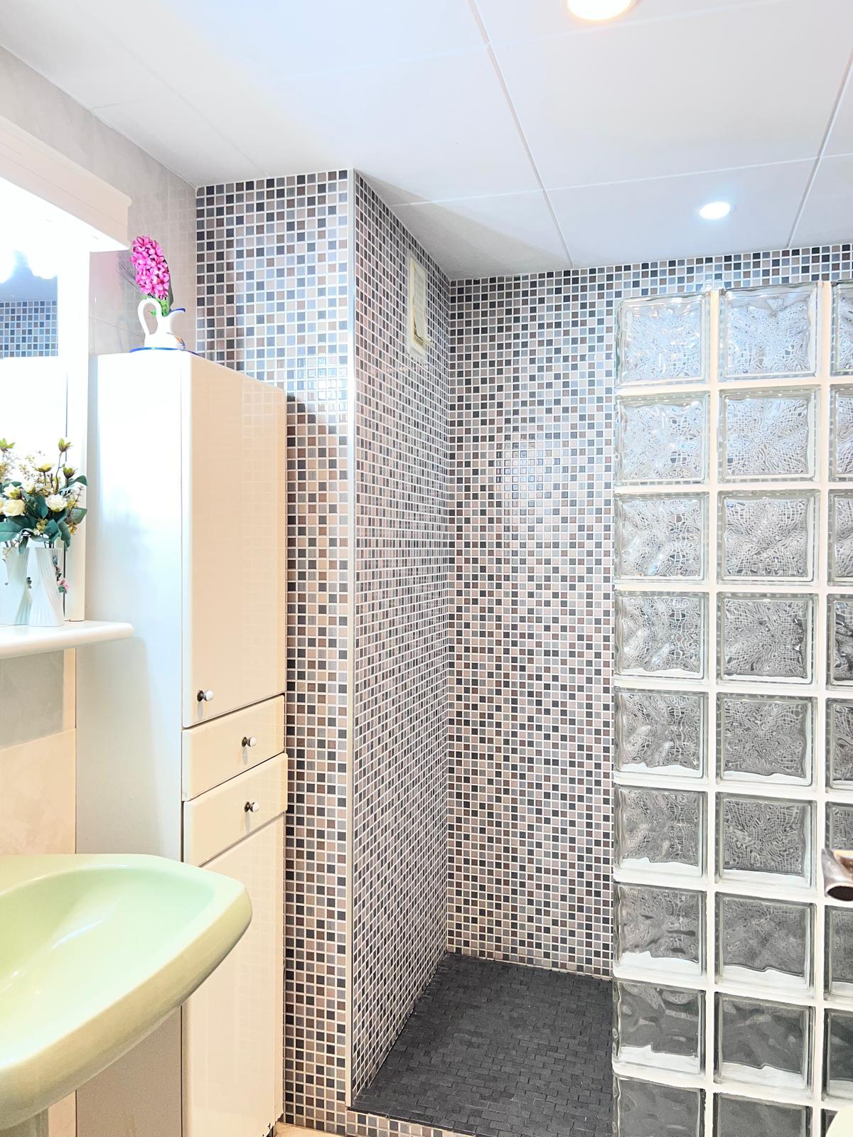 Imagen 21 Piso en venta en Prat De Llobregat El / Duplex  en el centro del Prat con 5 habitaciones 