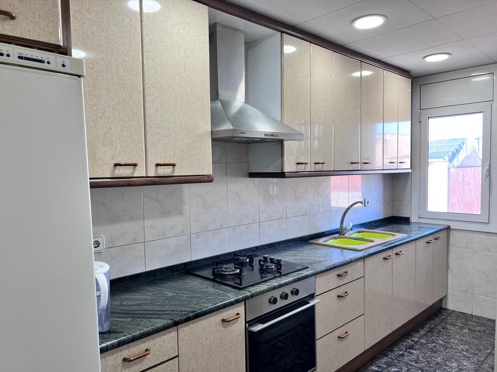 Imagen 23 Piso en venta en Prat De Llobregat El / Duplex  en el centro del Prat con 5 habitaciones 