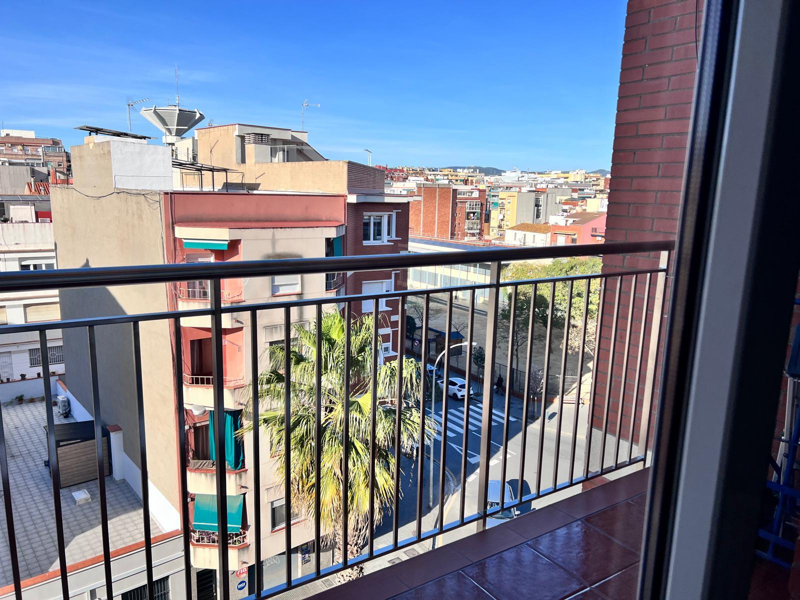Imagen 38 Piso en venta en Prat De Llobregat El / Duplex  en el centro del Prat con 5 habitaciones 