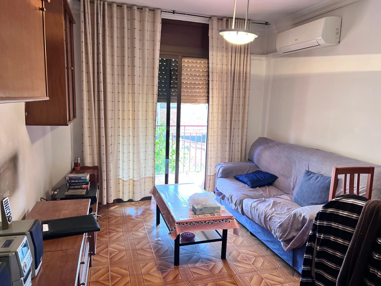 Imagen 1 Piso en venta en Cornellà De Llobregat / Junto Centro Comercial Splau 