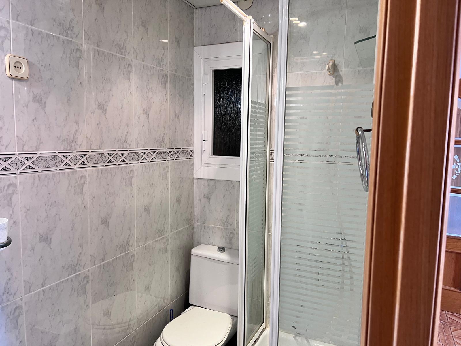 Imagen 13 Piso en venta en Cornellà De Llobregat / Junto Centro Comercial Splau 