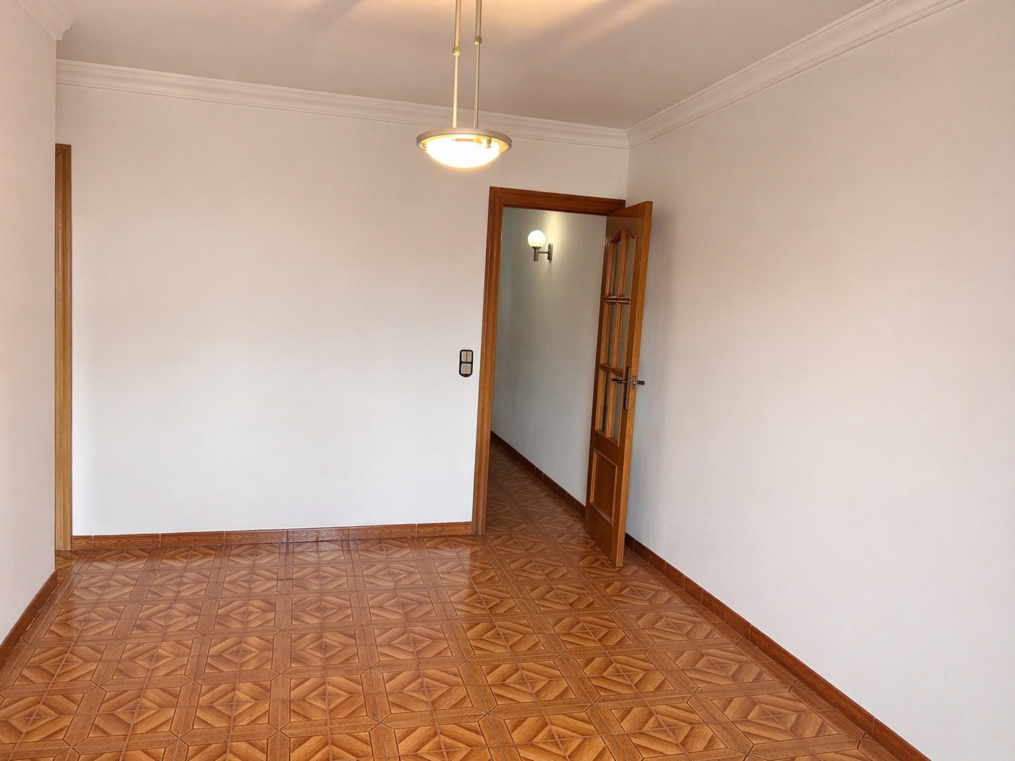 Imagen 2 Piso en venta en Cornellà De Llobregat / Junto Centro Comercial Splau 