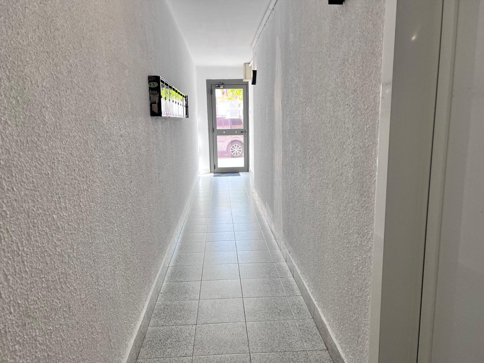 Imagen 11 Piso en venta en Cornellà De Llobregat / Junto Centro Comercial Splau 