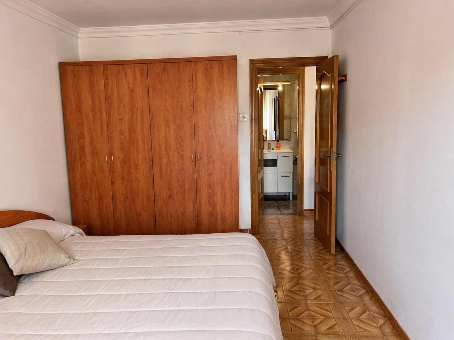 Imagen 4 Piso en venta en Cornellà De Llobregat / Junto Centro Comercial Splau 
