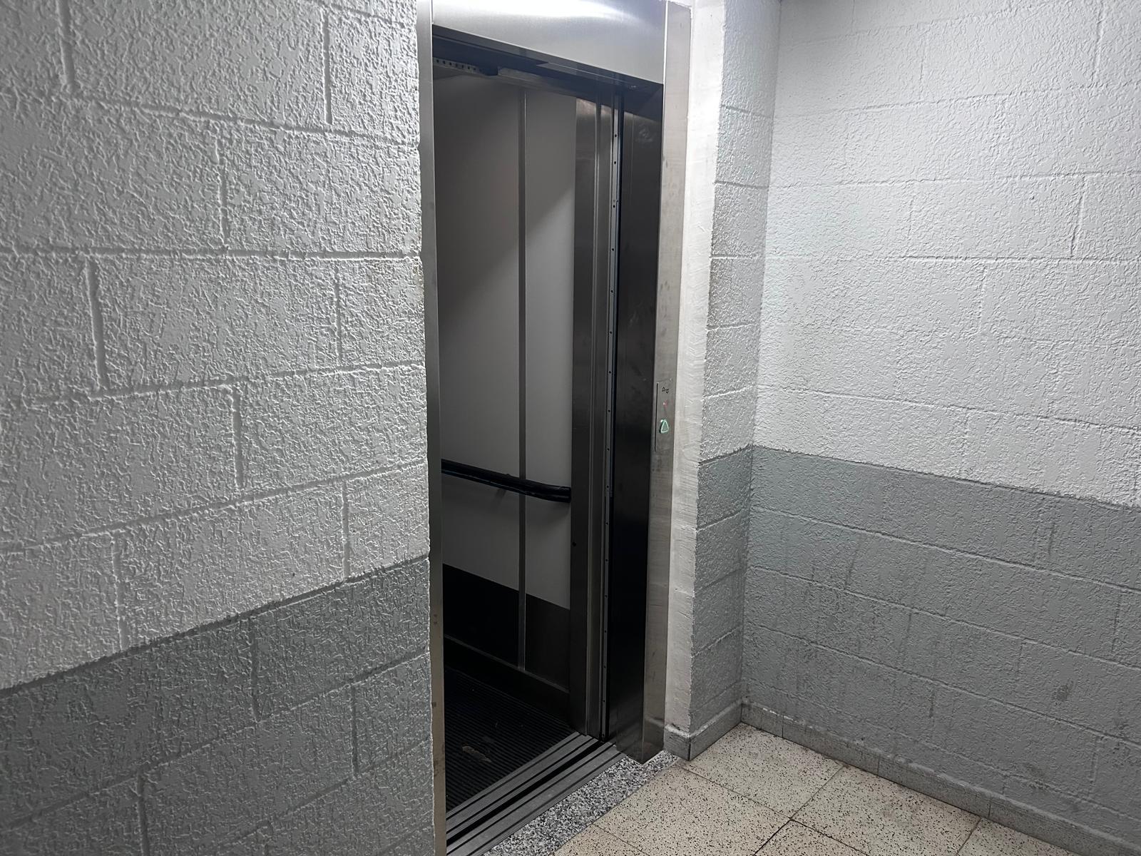 Imagen 9 Parking Coche en venta en Cornellà De Llobregat / La Gavarra, Cornellá