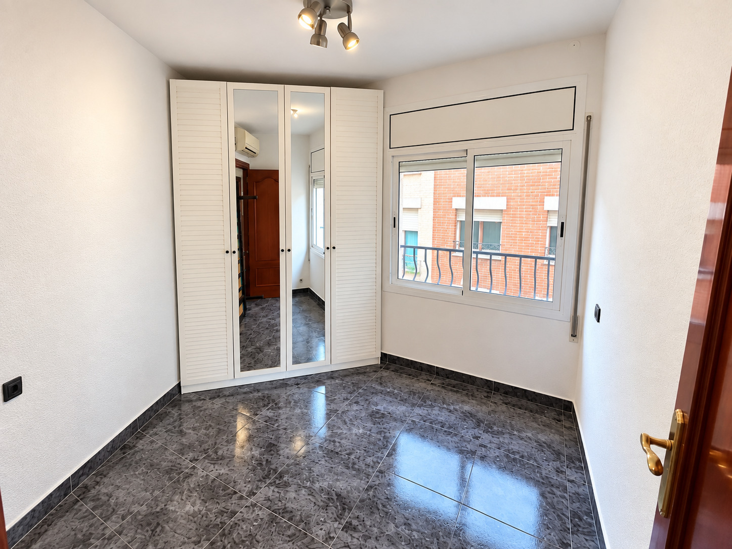Imagen 5 Piso en venta en Sant Joan Despí / Les Planes - Sant Joan Despí