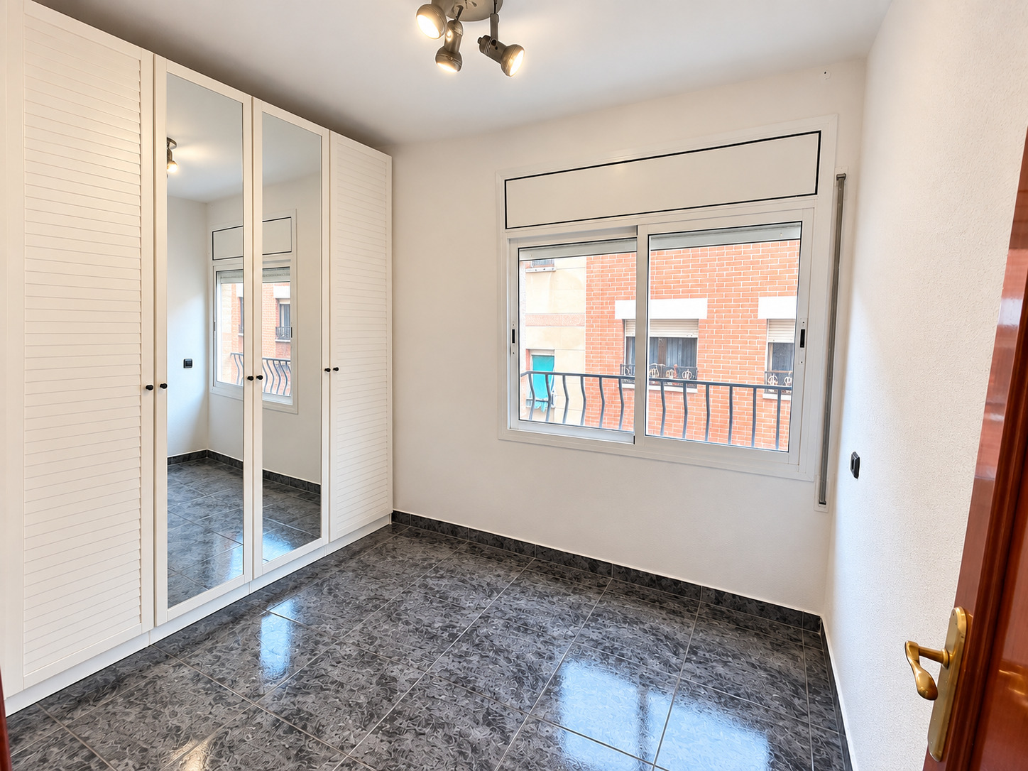 Imagen 1 Piso en venta en Sant Joan Despí / Les Planes - Sant Joan Despí