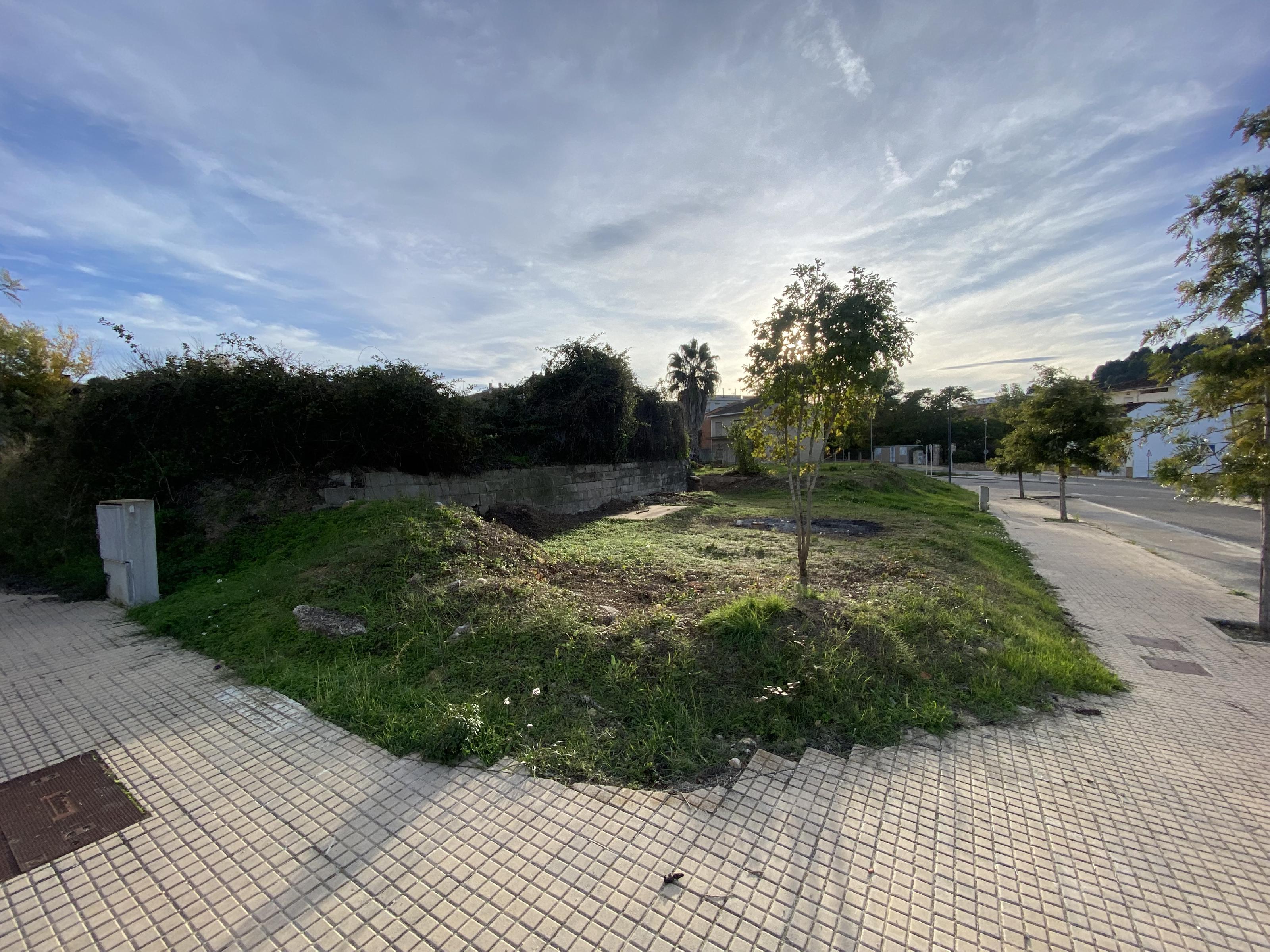 Imagen 3 Solar Urbano en venta en Castelló De Rugat / Se encuentra en la zona de expansión de la po...
